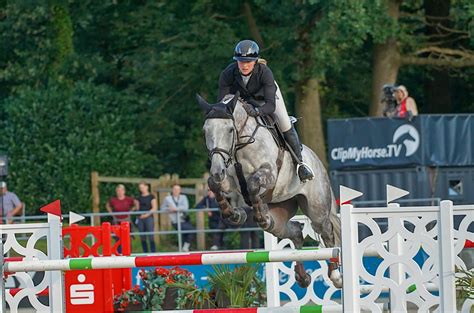 Mia Charlotte Becker Fliegt Zum Sieg In 1 Qualifikation Zur U25