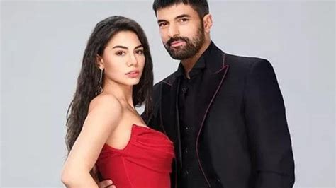 Demet Özdemir Ve Engin Akyürek Suudi Arabistana Gitti Derin Dekoltesi