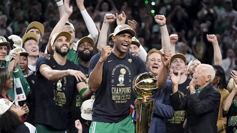 Boston Celtics Cue The Duck Boats Boston Set For Parade To Salute