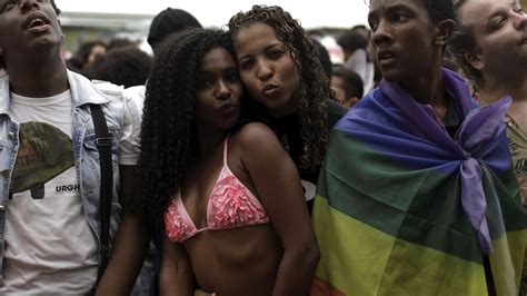 La Multitudinaria Marcha Del Orgullo Gay En R O De Janeiro Desafi Al Nuevo Alcalde Que Se Neg