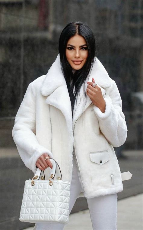 Pin by Айдана Сейтова on Быстрое сохранение | Winter white outfit ...