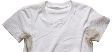 Как вывести пятна от пота под мышками: как отстирать желтые следы ...