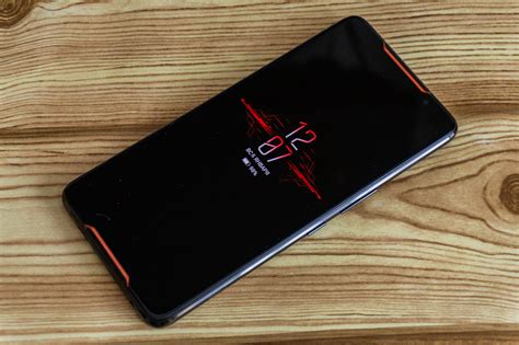 Экран с частотой 120 Гц. Геймерский смартфон Asus ROG Phone 2 выйдет ...