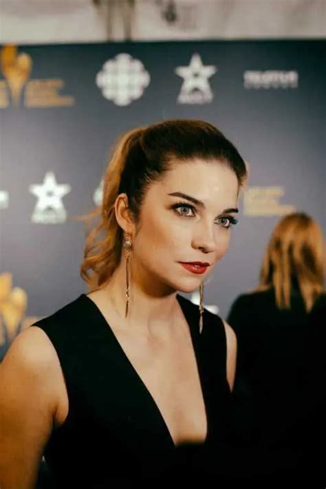 Annie Murphy Sexy And Hot Bikini Pictures Woophy