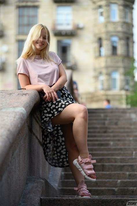 Sexy Blonde Babe Bianca Bell Flashes Her Lovely Tits Her Big Ass CoedCherry