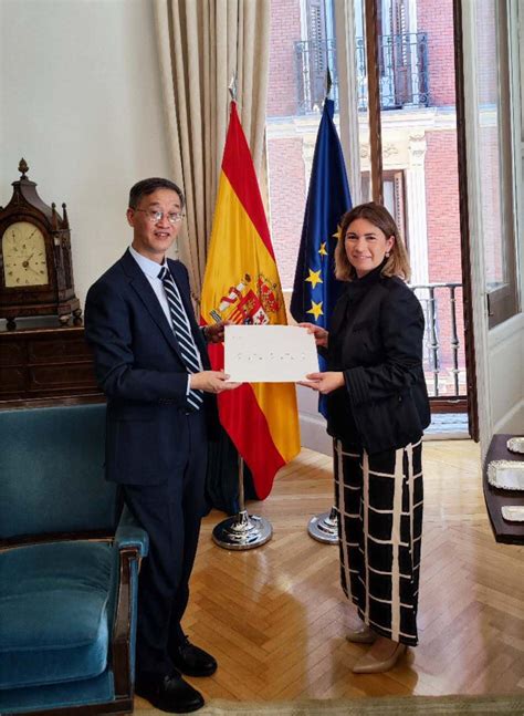 El nuevo Embajador de China en España entregó Copias de Estilo a la