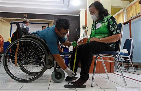 Mengikuti Penyandang Disabilitas Melakukan Pemeriksaan Kesehatan Di