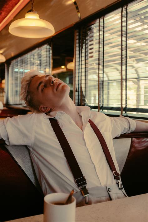 Elis Detective Policeman In Blonde Guys Poses Draco