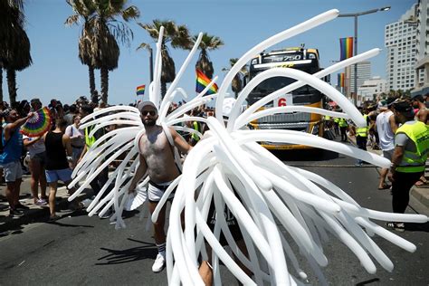 Tel Aviv Celebr La Marcha Del Orgullo Gay M S Grande De Medio Oriente Infobae