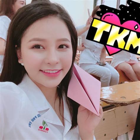 Hot girl Trâm Anh cô nàng xinh đẹp bình luận World Cup