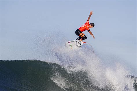 Moche Rip Curl Pro Portugal Filipe Toledo S Impose Et Talonne Mick