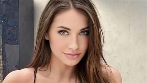 Bikini Girls 20 Pics