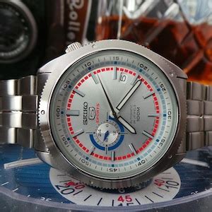 Seiko 5 Automatic Gents Bracelet Watch in Box - Etsy