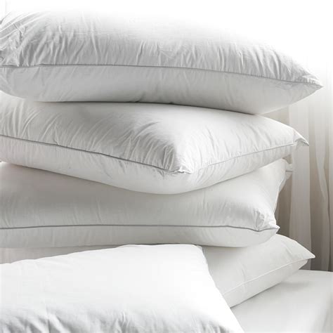 Pillow Forms | Pillow Inserts: What are Hotel Pillows? are they better?