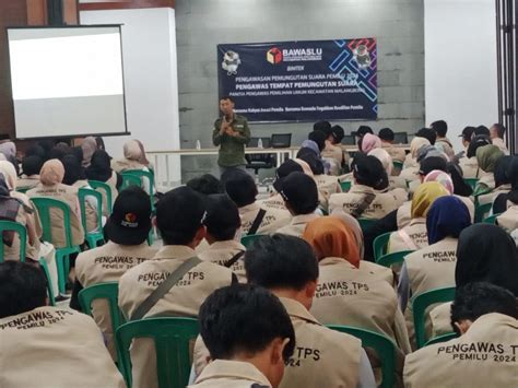 Gelar Bimtek Pengawasan Pemilu Ketua Panwaslu Malangbong Garut