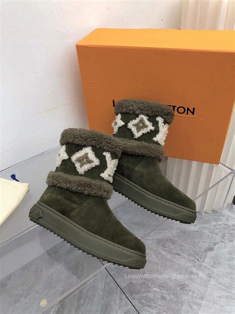 Louis Vuitton Snowdrop Flat Ankle Boot In Green Suede Leather And