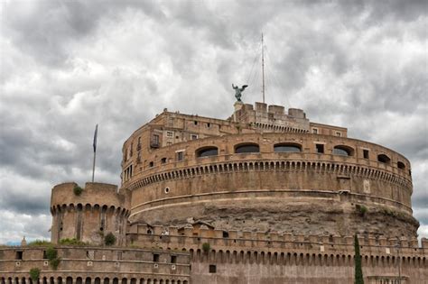 Premium Photo Rome Castel Santangelo Pope Francis Home On Cloudy Day