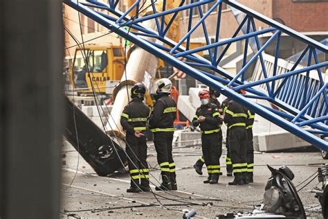 Operaio muore travolto da una gru Il carico si è staccato La