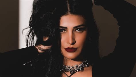 Shruti Haasan Latest Hot Photos Sexy Stills Gallery