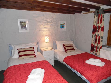 Primrose Self Catering Holiday Cottage in Cornwall - Sleeps 4