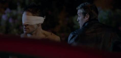 Blindfolded naked man ThisVid 日本語で