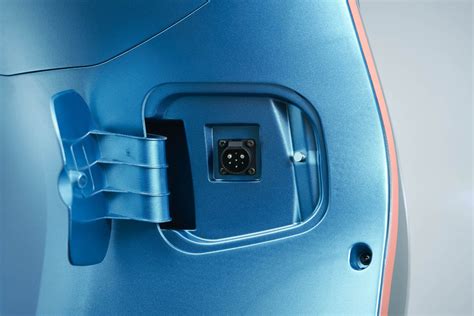 KYMCO anuncia RevoNEX para la naked de km h con la última tecnología eléctrica