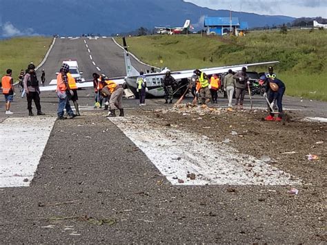 Foto Pesawat Smart Air Jatuh Di Ilaga Puncak Papua Kumparan