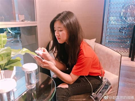 Khoác áo đội tuyển nào đội đó đều rời khỏi World Cup hot girl này vẫn được yêu vì quá xinh đẹp