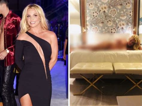 Britney Spears Posts Nude Photo On Twitter Fans Are Divided