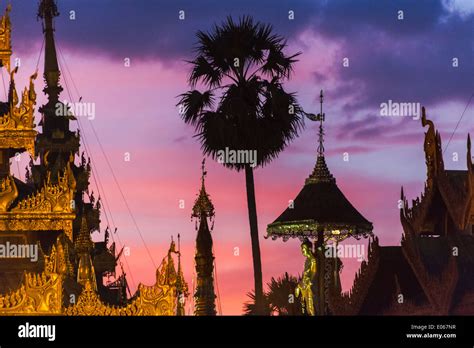 Night view of Shwedagon Pagoda, Yangon, Myanmar Stock Photo - Alamy