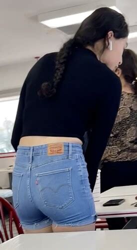 Latina In Short Shorts Delicious Slight Vpl Short Shorts Volleyball Forum