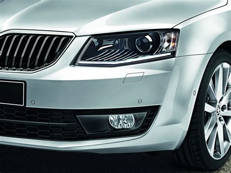 Bi-Xenon headlights with AFS & LED - ŠKODA