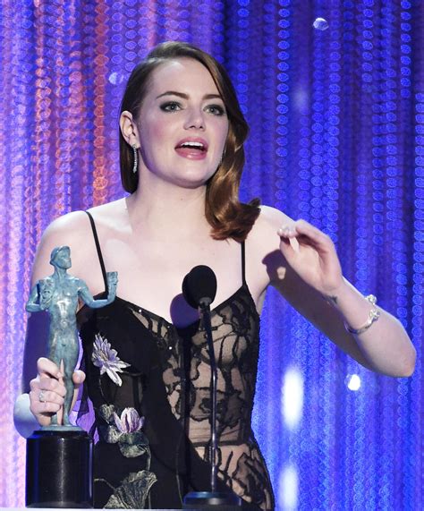 Spopola Il Nude Look Di Emma Stone La Star Di La La Land Campionessa Di Stile Sul Red Carpet
