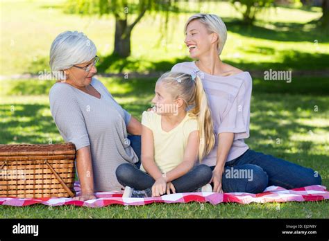 Blonde mutter tochter Fotos und Bildmaterial in hoher Auflösung Alamy