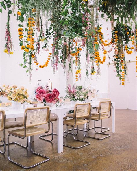 20 Fabulous Hanging Wedding Flower Ideas And How To Create Your Own