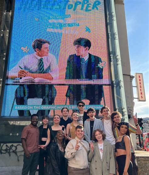 Pin On Heartstopper Graphic Novel It Cast Cute Gay