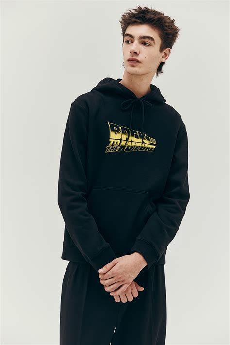 regular fit hoodie blackback   future men hm