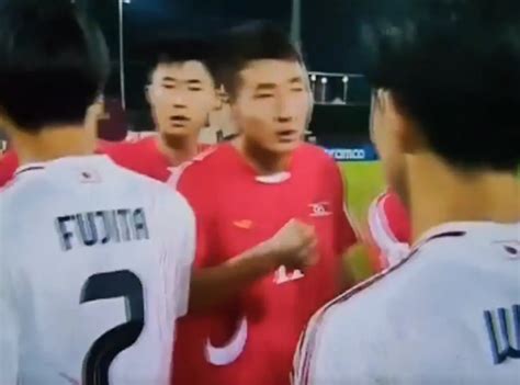 Coreia Do Norte Sub-17 X Japão Sub-17 - Muita tensão no cumprimento de jogadores da Coreia do Norte e do Japão ...