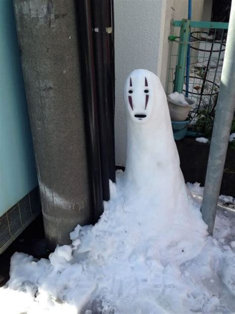 15 Hilariously Creative Snowmen That Would Make Calvin And Hobbes Proud