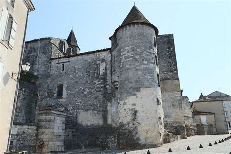 La Ville De Cognac Et Ses Distilleries • All Pyrenees · France Spain