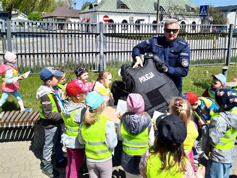 Przedszkolaki Odwiedzi Y Komisariat Policji W Stanis Awowie