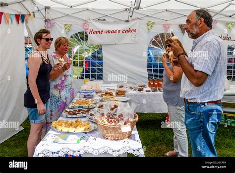 Cake Stalls Fairwarp Hi Res Stock Photography And Images Alamy