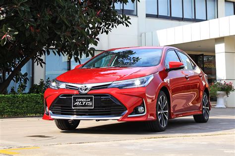 Chênh 30 triệu đồng 2 phiên bản Toyota Corolla Altis vừa nâng cấp có