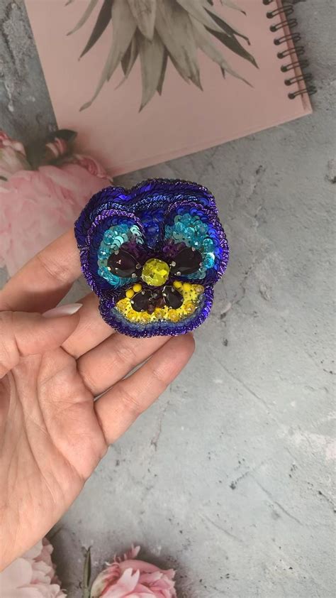 Брошь «Анютины глазки» | Анютины глазки, Брошь, Бисер