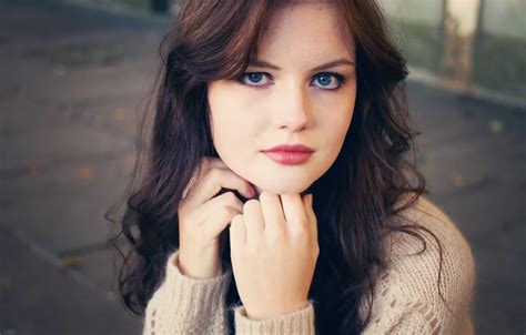 Wallpaper Girl Brunette Joli House For Mobile And Desktop Section Resolution