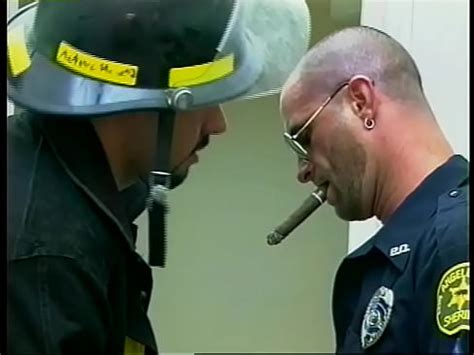 Bomberos se follan a policías y policías se follan a criminales XVIDEOS