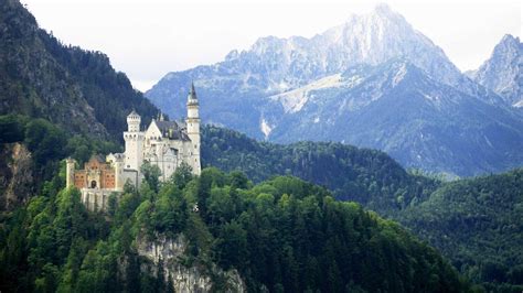 Пазл замок на горе - разгадать онлайн из раздела "Архитектура" бесплатно