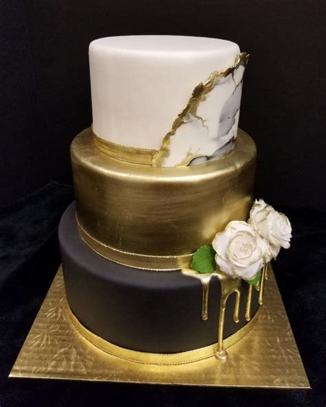 Black and gold fondant | Gold fondant, Wedding cakes, Fondant