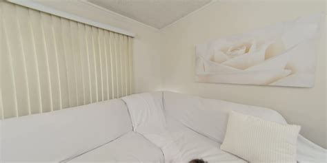 Bootylicious Blonde Upclose