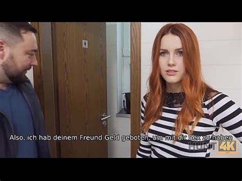 HUNT4K Bella pelirroja follada por un extraño en el baño delante de su novio XVIDEOS